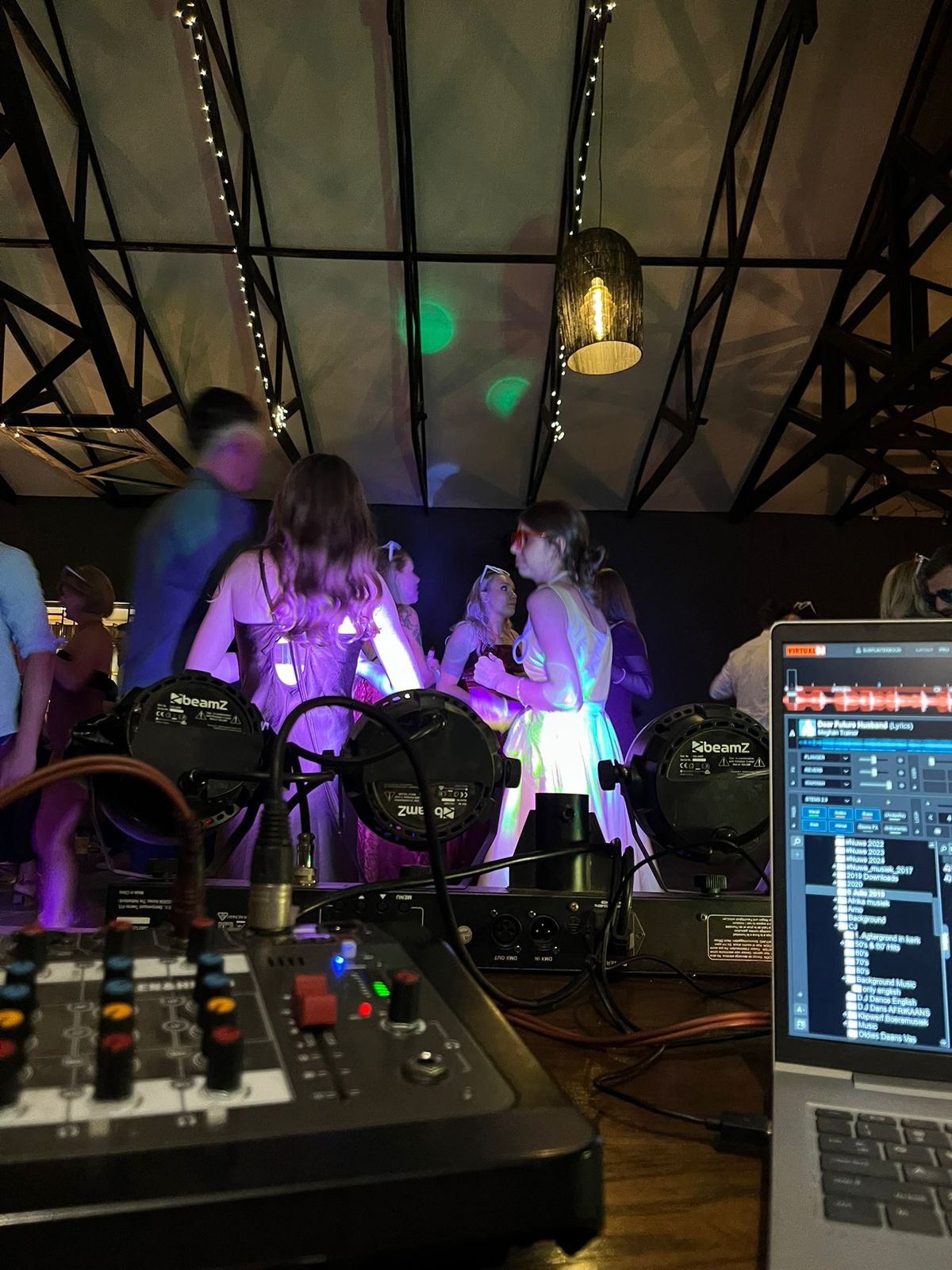 Estr Beats & Co